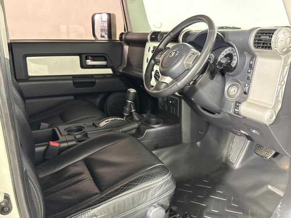 2017-Toyota-FJ-Cruiser-40-V6 image:8