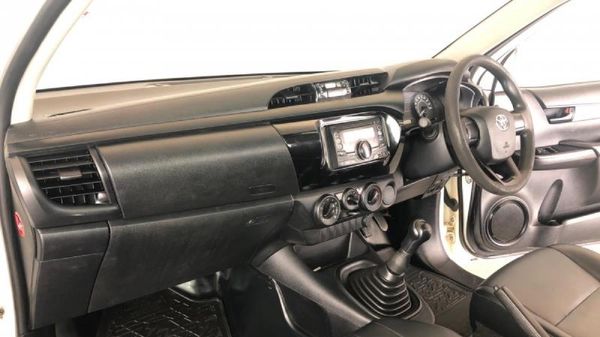 2018-Toyota-Hilux-20-VVTi-Single-Cab image:11