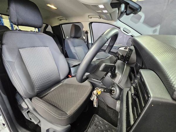 2025-Volkswagen-Amarok-20-TDI-125kW-Life-Auto-Double-Cab image:12