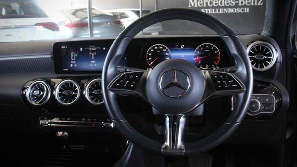 2025-Mercedes-Benz-A-Class-A-200-Auto image:10