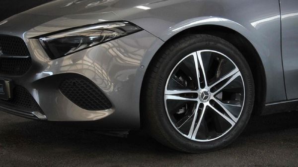 2025-Mercedes-Benz-A-Class-A-200-Auto image:4