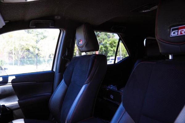 2025-Toyota-Fortuner-28GD-6-4x4-GR-S-Auto image:8