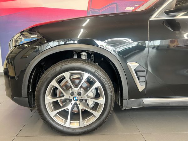 2025-BMW-X5-xDrive30d image:4