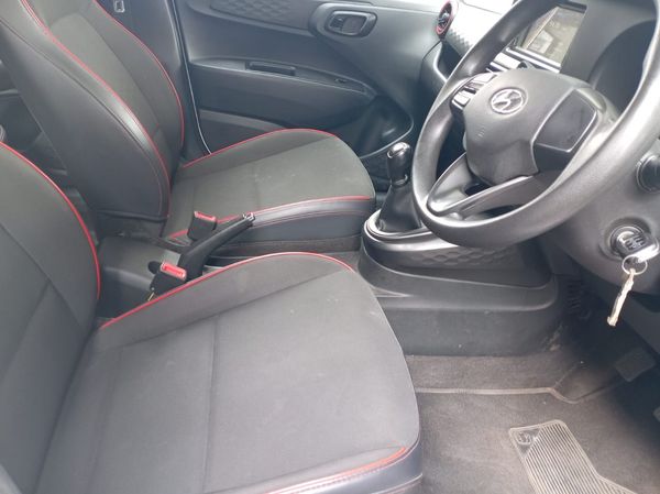 2021-Hyundai-Grand-i10-125-Fluid image:9