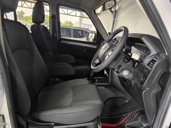 2025-Mahindra-Pik-Up-22-mHawk-S6-Karoo-4x4-Auto-Double-Cab image:12