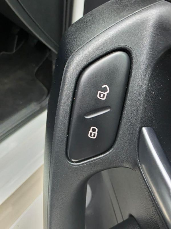 2021-Volkswagen-Polo-Vivo-14-Trendline-5-dr image:14