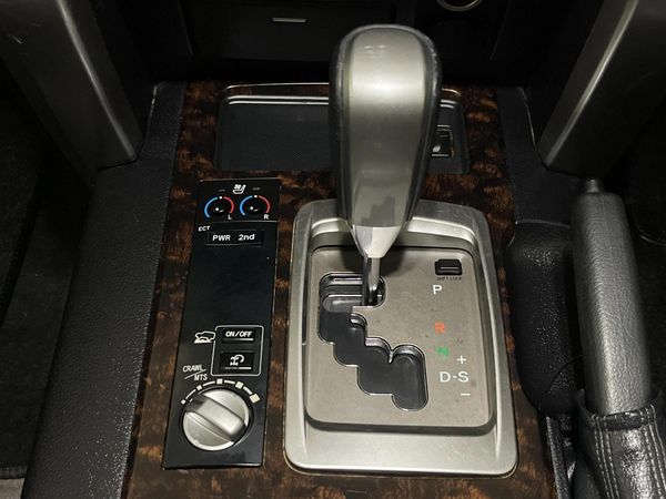 2015-Toyota-Land-Cruiser-200-45-D-V8-VX-Auto image:9