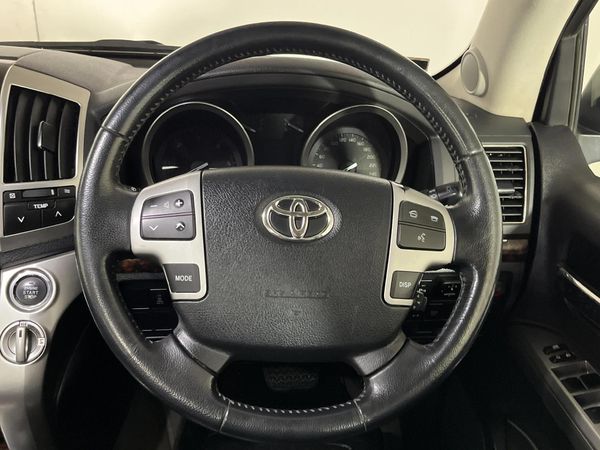 2015-Toyota-Land-Cruiser-200-45-D-V8-VX-Auto image:10