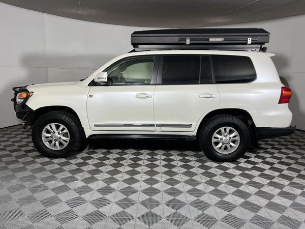 2015-Toyota-Land-Cruiser-200-45-D-V8-VX-Auto image:16