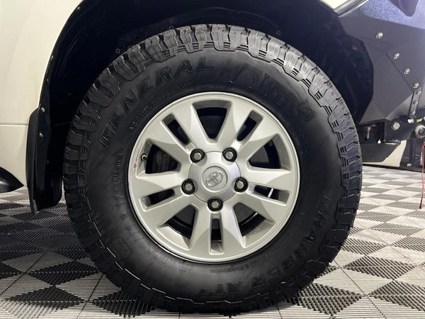 2015-Toyota-Land-Cruiser-200-45-D-V8-VX-Auto image:4