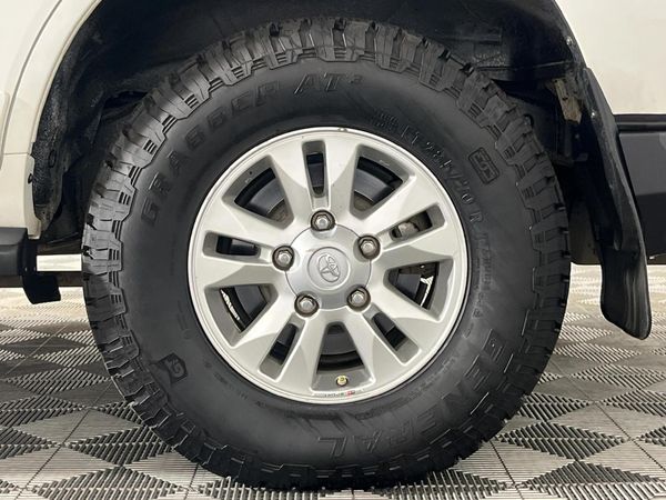 2015-Toyota-Land-Cruiser-200-45-D-V8-VX-Auto image:5
