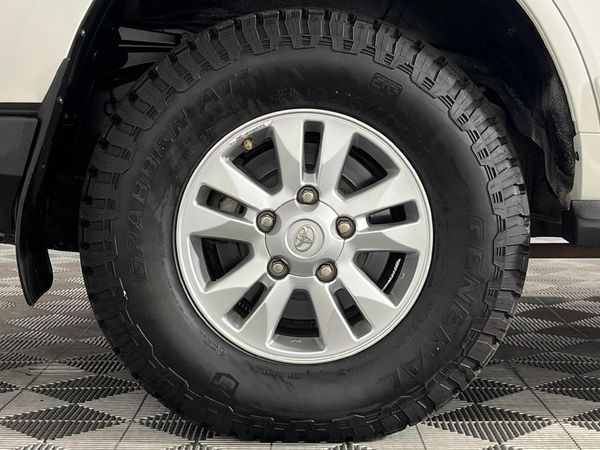 2015-Toyota-Land-Cruiser-200-45-D-V8-VX-Auto image:6