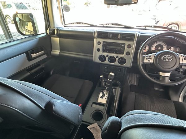 2019-Toyota-FJ-Cruiser-40-V6 image:10