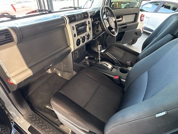 2019-Toyota-FJ-Cruiser-40-V6 image:14