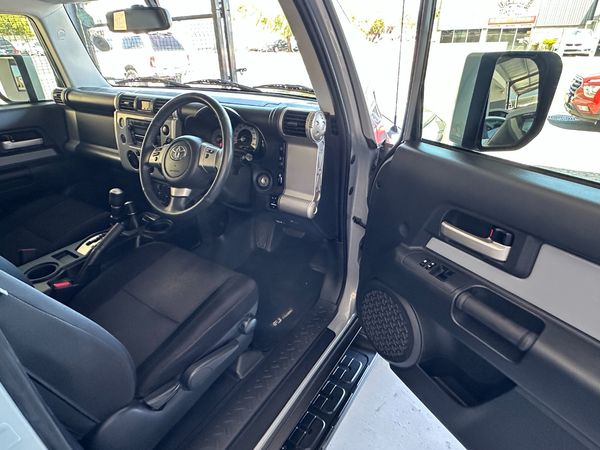 2019-Toyota-FJ-Cruiser-40-V6 image:6