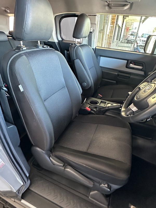 2019-Toyota-FJ-Cruiser-40-V6 image:8