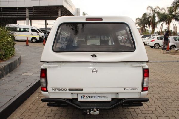 2015-Nissan-NP300-25-TDi-LWB-Single-Cab image:1