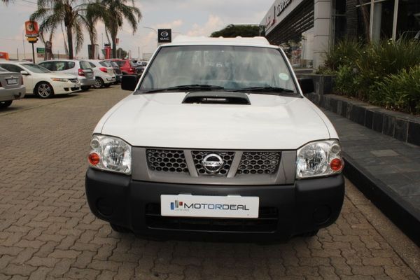 2015-Nissan-NP300-25-TDi-LWB-Single-Cab image:2