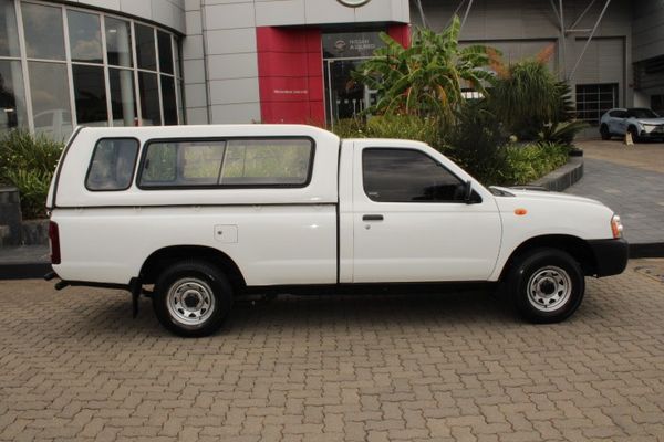 2015-Nissan-NP300-25-TDi-LWB-Single-Cab image:4