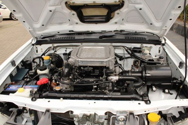 2015-Nissan-NP300-25-TDi-LWB-Single-Cab image:8