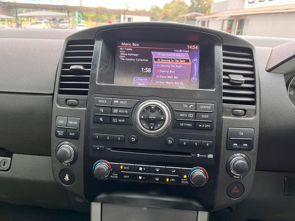 2013-Nissan-Pathfinder-40-V6-LE-Auto image:11