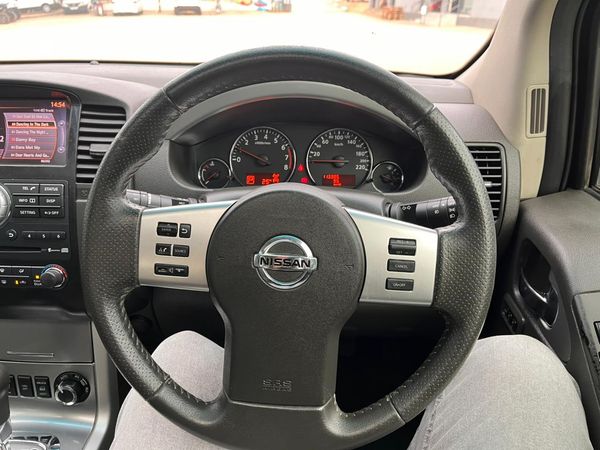 2013-Nissan-Pathfinder-40-V6-LE-Auto image:13