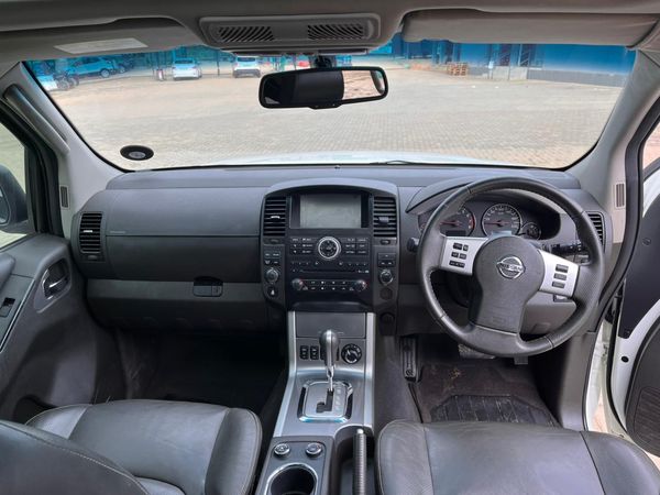 2013-Nissan-Pathfinder-40-V6-LE-Auto image:15
