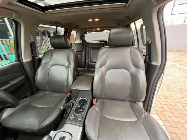 2013-Nissan-Pathfinder-40-V6-LE-Auto image:22