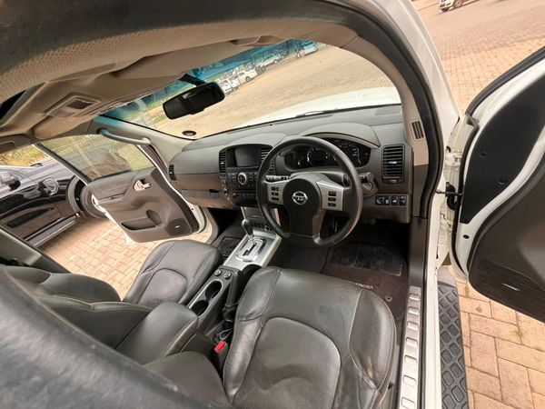 2013-Nissan-Pathfinder-40-V6-LE-Auto image:25