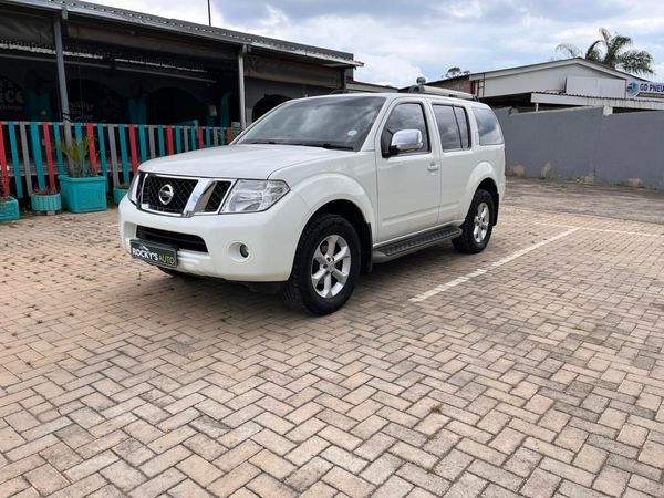 2013-Nissan-Pathfinder-40-V6-LE-Auto image:2