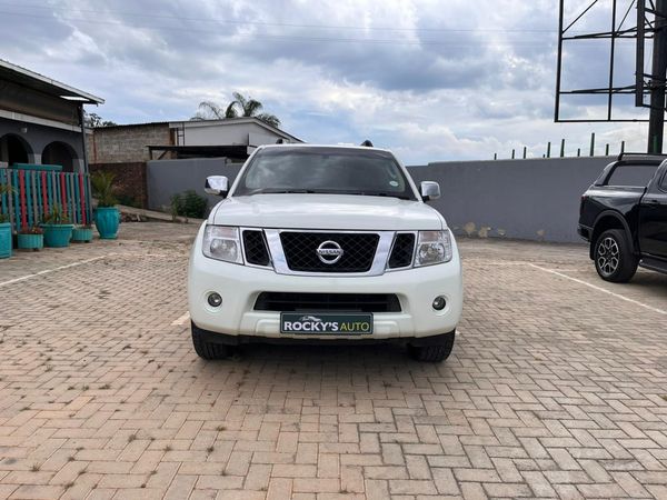2013-Nissan-Pathfinder-40-V6-LE-Auto image:5