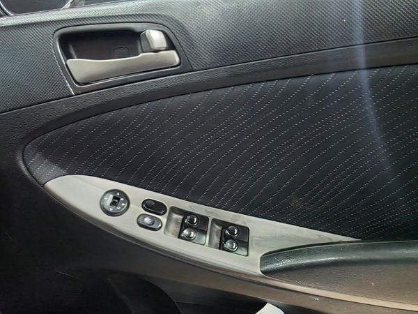 2016-Hyundai-Accent-16-Fluid-Auto-5-dr image:10