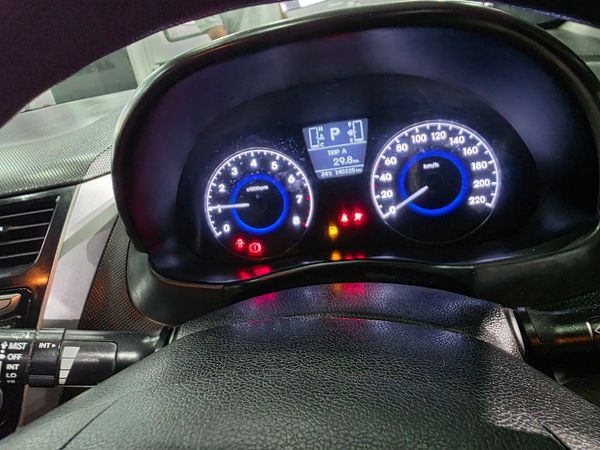 2016-Hyundai-Accent-16-Fluid-Auto-5-dr image:8