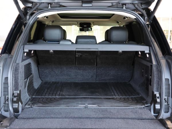2023-Land-Rover-Range-Rover-44-First-Edition image:10