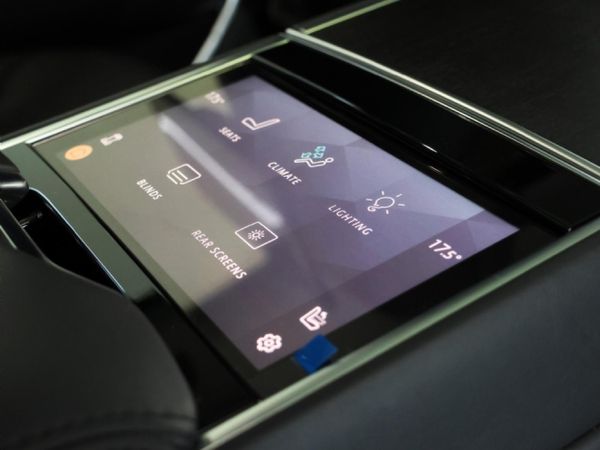 2023-Land-Rover-Range-Rover-44-First-Edition image:16
