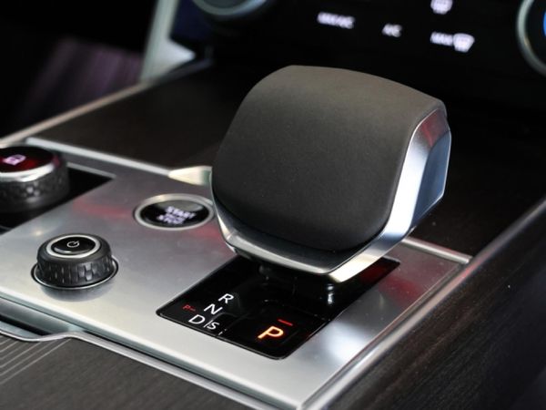 2023-Land-Rover-Range-Rover-44-First-Edition image:19