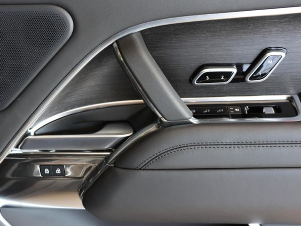2023-Land-Rover-Range-Rover-44-First-Edition image:29