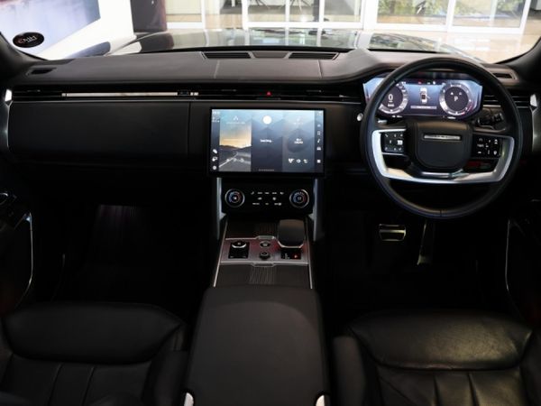 2023-Land-Rover-Range-Rover-44-First-Edition image:7