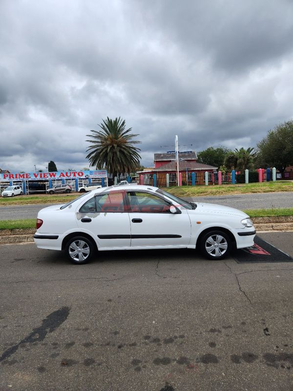 2002-Nissan-Almera-16-Luxury image:3