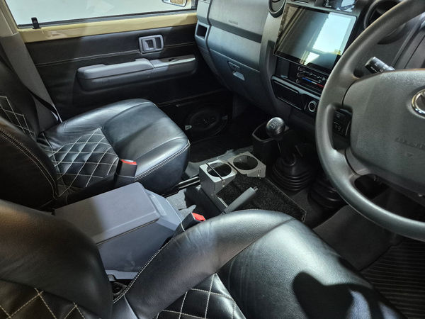 2021-Toyota-Land-Cruiser-76-45-D-V8-Station-Wagon image:13