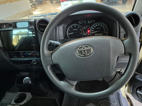 2021-Toyota-Land-Cruiser-76-45-D-V8-Station-Wagon image:14