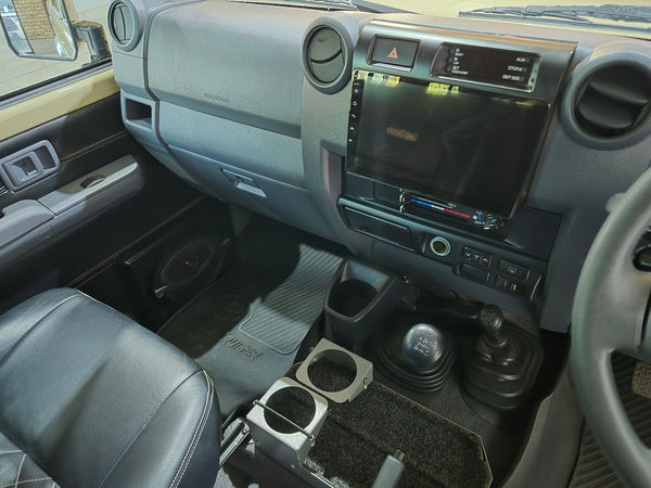 2021-Toyota-Land-Cruiser-76-45-D-V8-Station-Wagon image:15