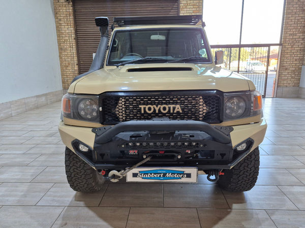 2021-Toyota-Land-Cruiser-76-45-D-V8-Station-Wagon image:1