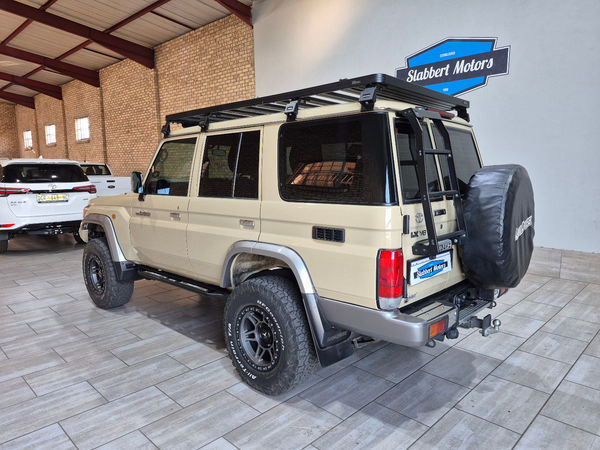 2021-Toyota-Land-Cruiser-76-45-D-V8-Station-Wagon image:5