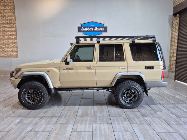 2021-Toyota-Land-Cruiser-76-45-D-V8-Station-Wagon image:6