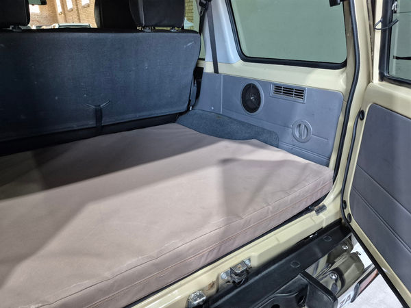 2021-Toyota-Land-Cruiser-76-45-D-V8-Station-Wagon image:7