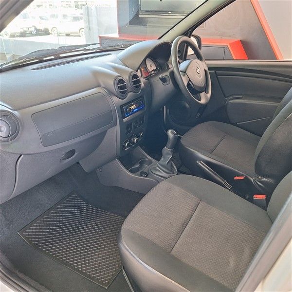 2022-Nissan-NP200-16-AC-Safety-Pack image:10