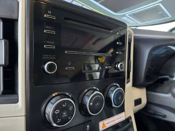 2021-Toyota-Quantum-28-GL-14-Seat image:10