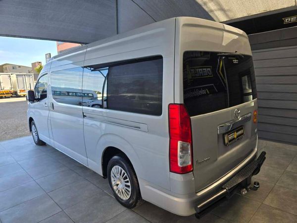 2021-Toyota-Quantum-28-GL-14-Seat image:5