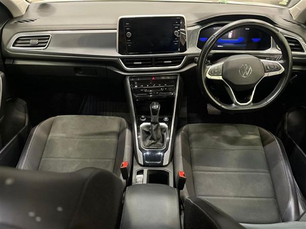 2022-Volkswagen-T-Roc-14-TSI-Design-Auto image:9
